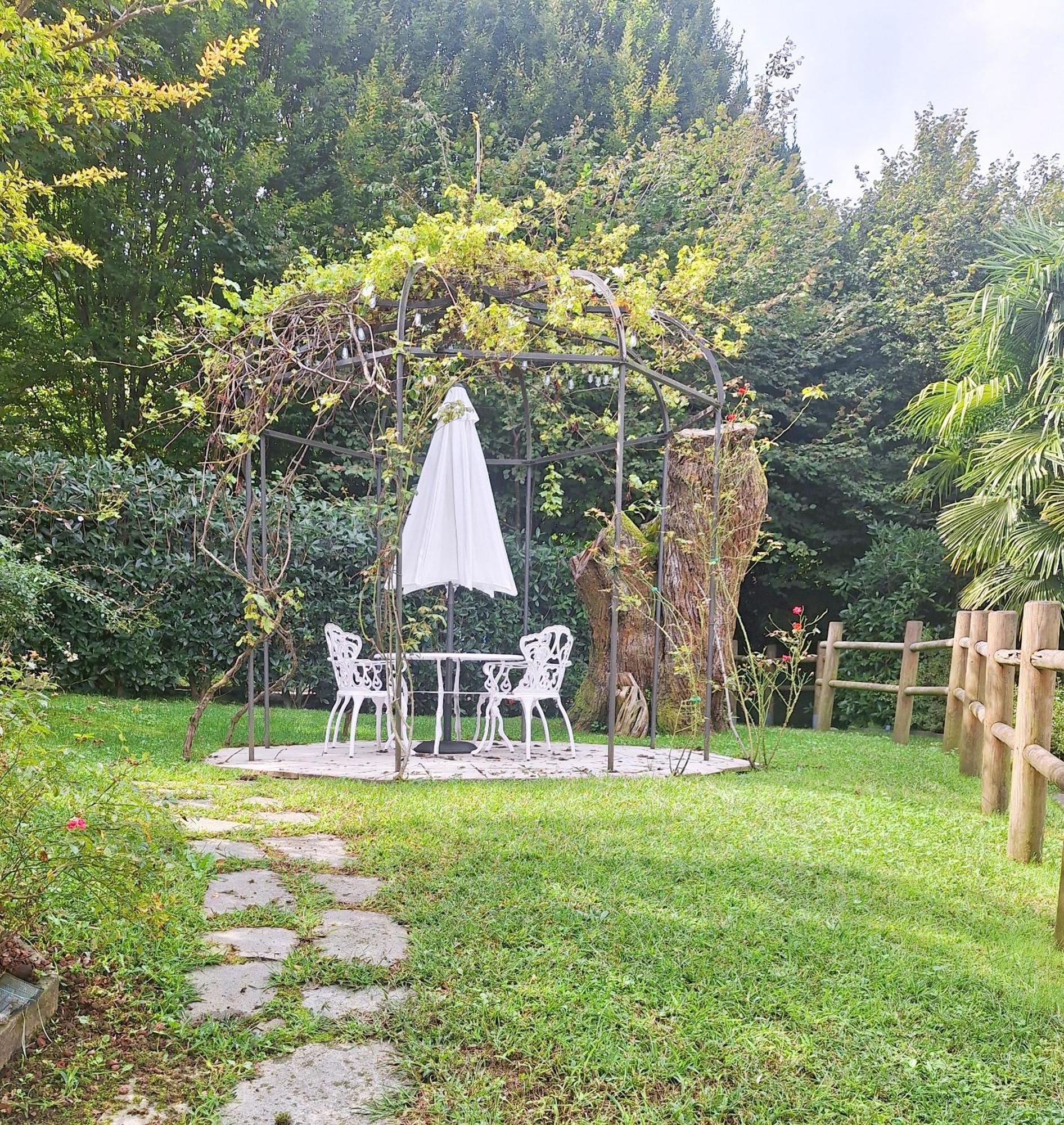 La Dependance Immersa Nel Parco Della Isabella Stresa